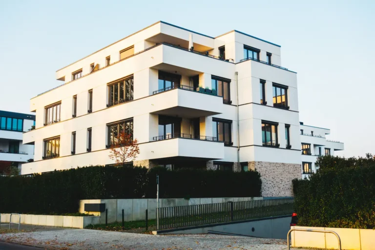 Wer trägt die Kosten für die Hausverwaltung? Mieter oder Eigentümer?